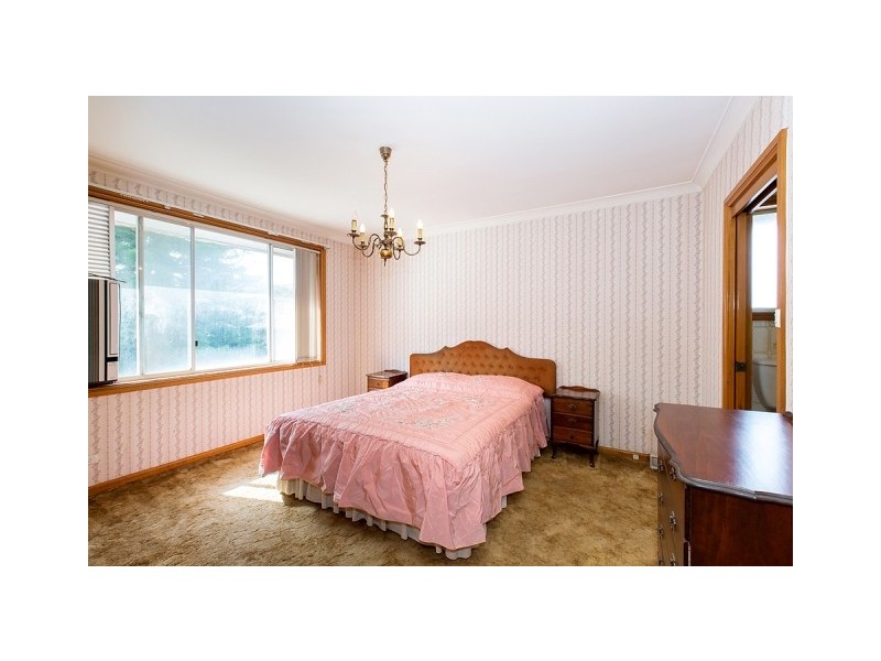 15 Lucinda Avenue, Georges Hall NSW 2198