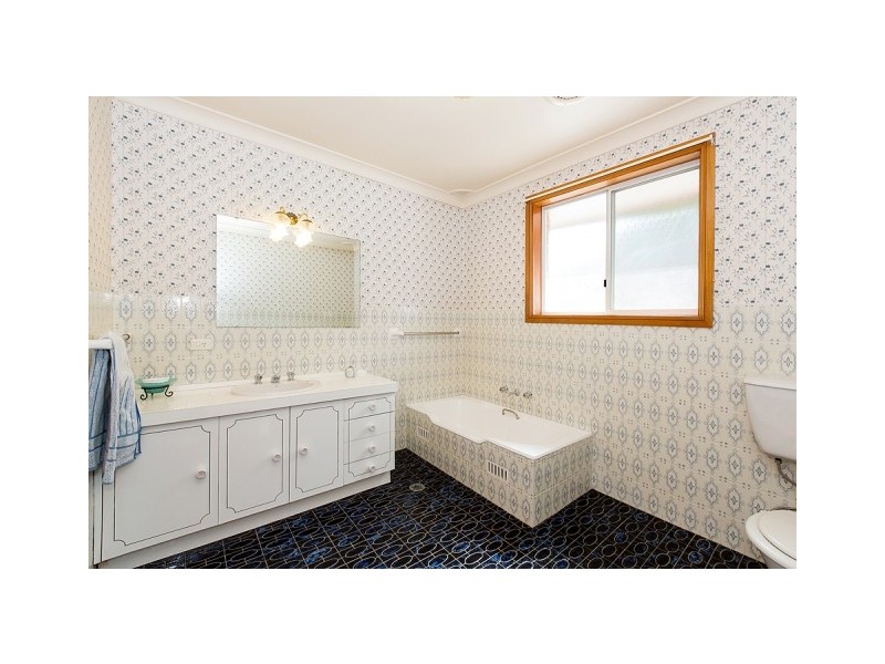 15 Lucinda Avenue, Georges Hall NSW 2198