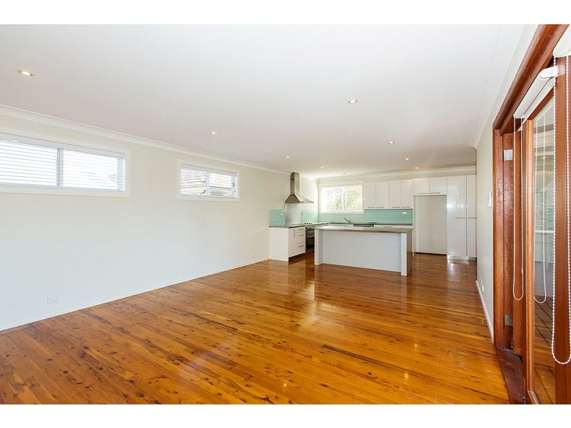 35 Caroline Crescent, Georges Hall NSW 2198