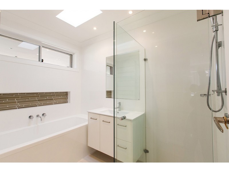 35 Caroline Crescent, Georges Hall NSW 2198