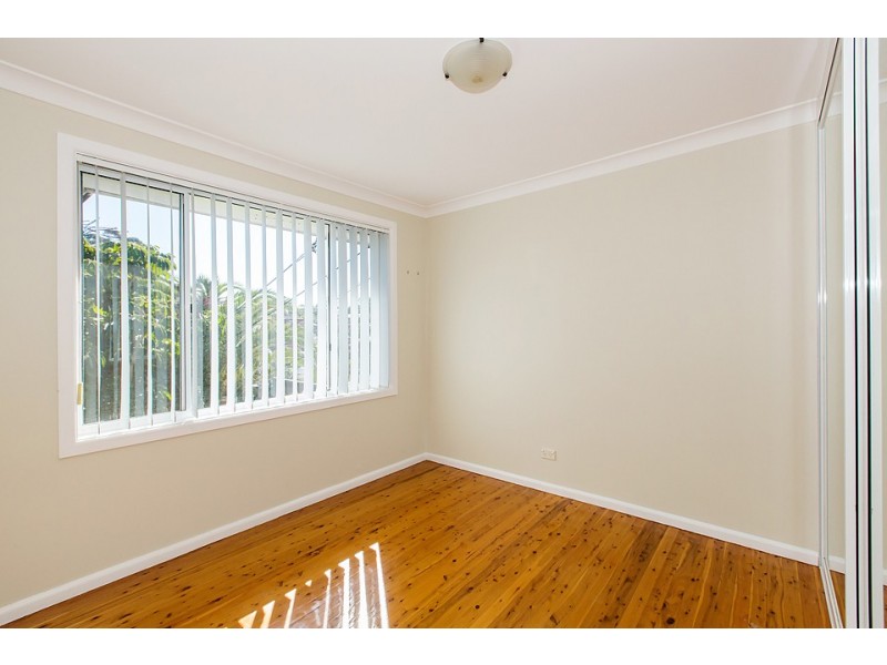 35 Caroline Crescent, Georges Hall NSW 2198