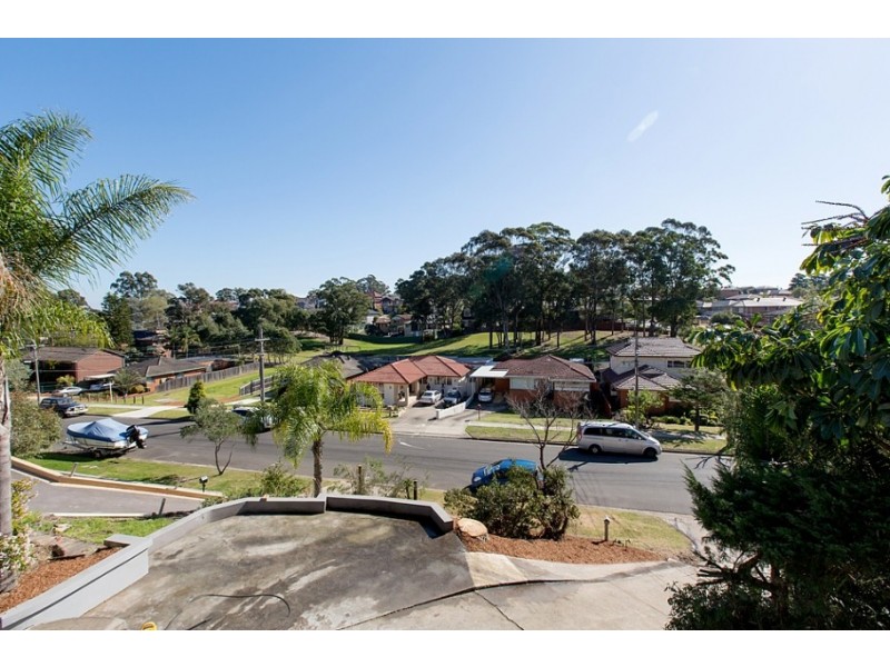 35 Caroline Crescent, Georges Hall NSW 2198