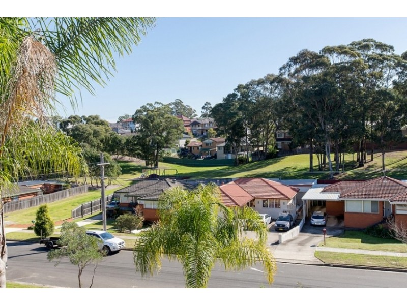 35 Caroline Crescent, Georges Hall NSW 2198