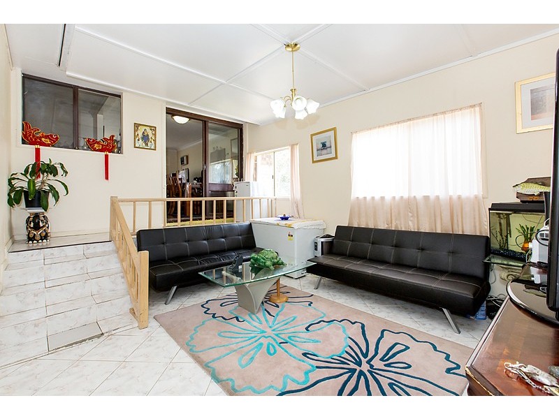 17 Fenton Crescent, Minto NSW 2566