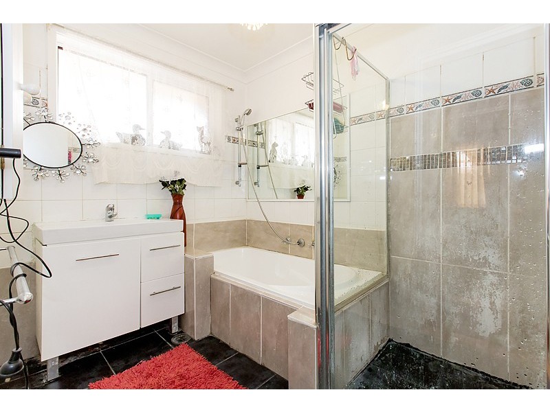 17 Fenton Crescent, Minto NSW 2566