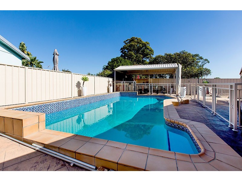 5 Binalong Avenue, Georges Hall NSW 2198