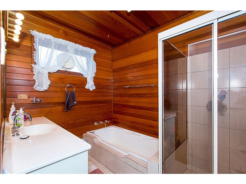 2 Josephine Crescent, Georges Hall NSW 2198