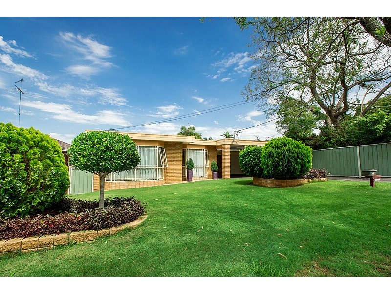 2 Josephine Crescent, Georges Hall NSW 2198