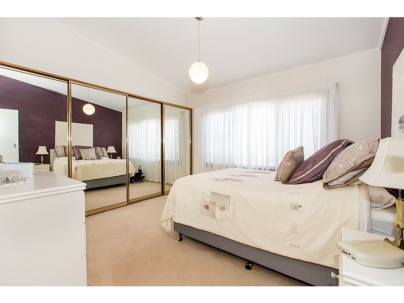 16 Sevenoaks Crescent, Bass Hill NSW 2197