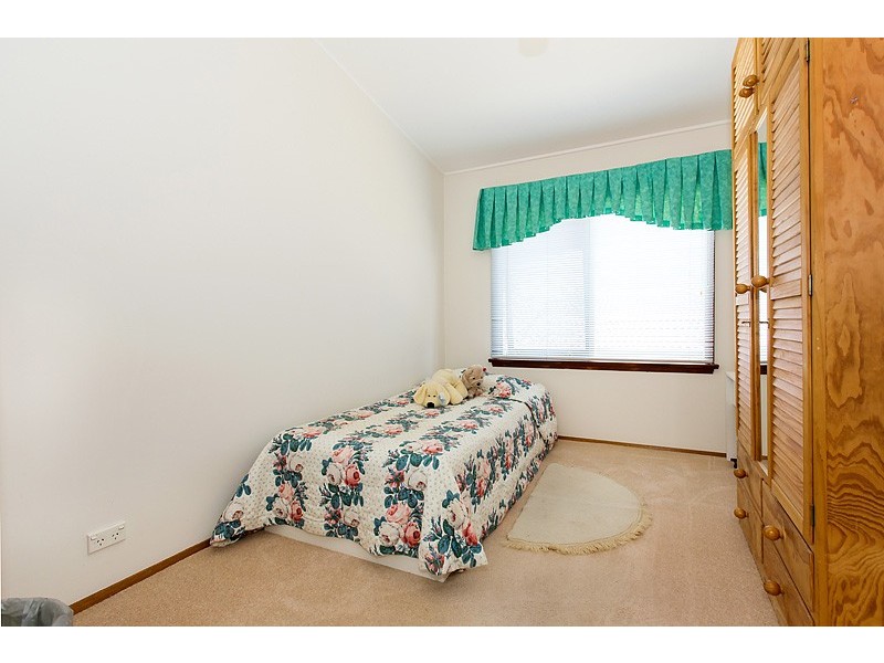 16 Sevenoaks Crescent, Bass Hill NSW 2197