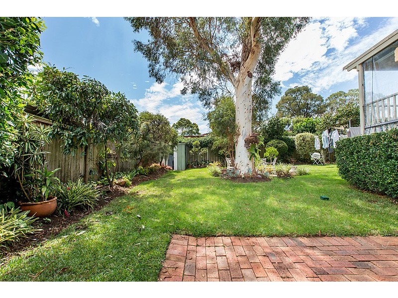 16 Sevenoaks Crescent, Bass Hill NSW 2197