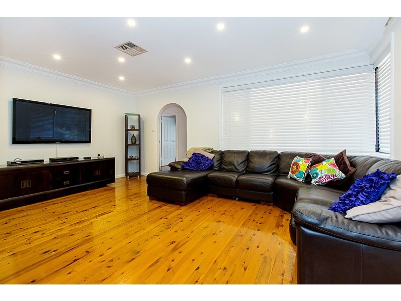 21 Sevenoaks Crescent, Bass Hill NSW 2197