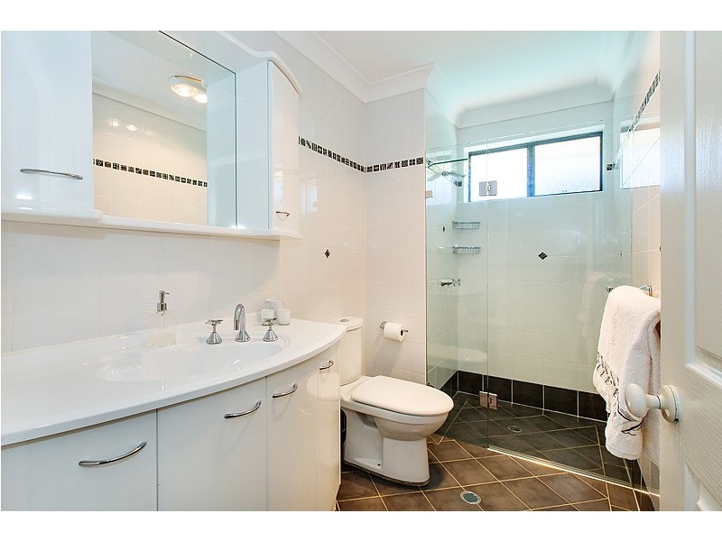 25 Harden Crescent, Georges Hall NSW 2198