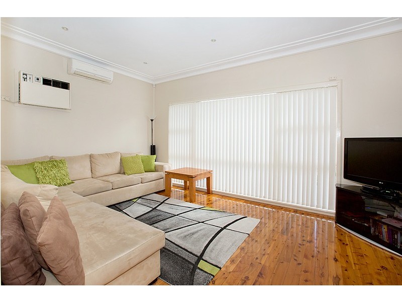 65 Caroline Crescent, Georges Hall NSW 2198