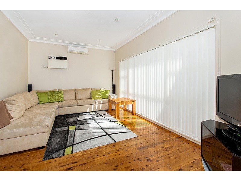 65 Caroline Crescent, Georges Hall NSW 2198