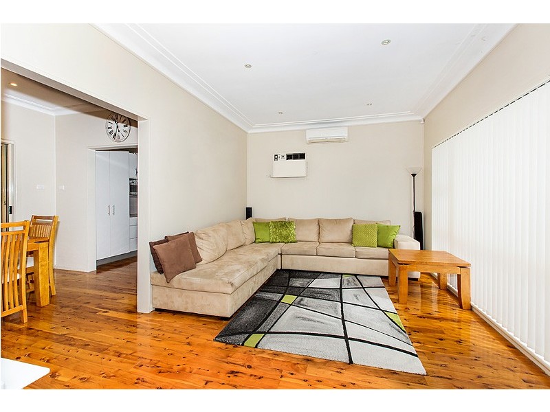 65 Caroline Crescent, Georges Hall NSW 2198