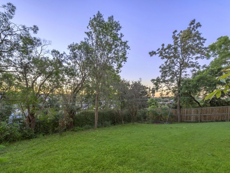 9 Halton Street, Stafford Heights QLD 4053