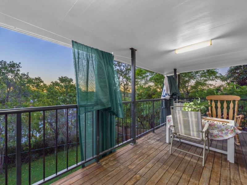 9 Halton Street, Stafford Heights QLD 4053