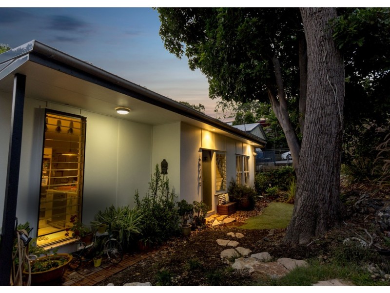 10 Gosman Street, Newmarket QLD 4051