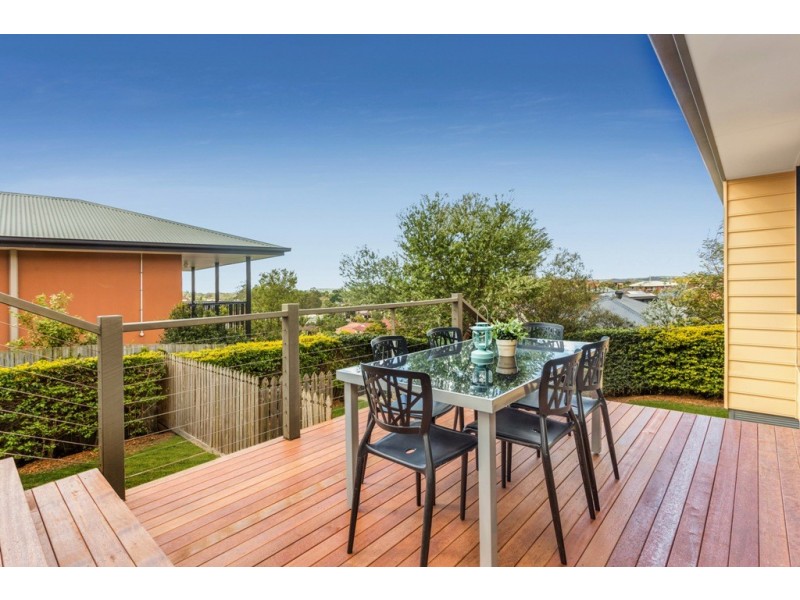 11 Emanual Court, Eatons Hill QLD 4037