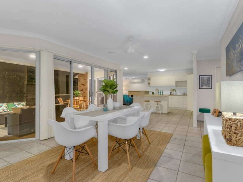 63 Hillenvale Avenue, Arana Hills QLD 4054