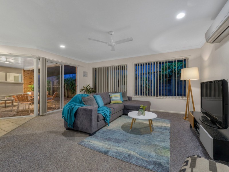 63 Hillenvale Avenue, Arana Hills QLD 4054