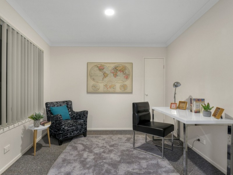 63 Hillenvale Avenue, Arana Hills QLD 4054