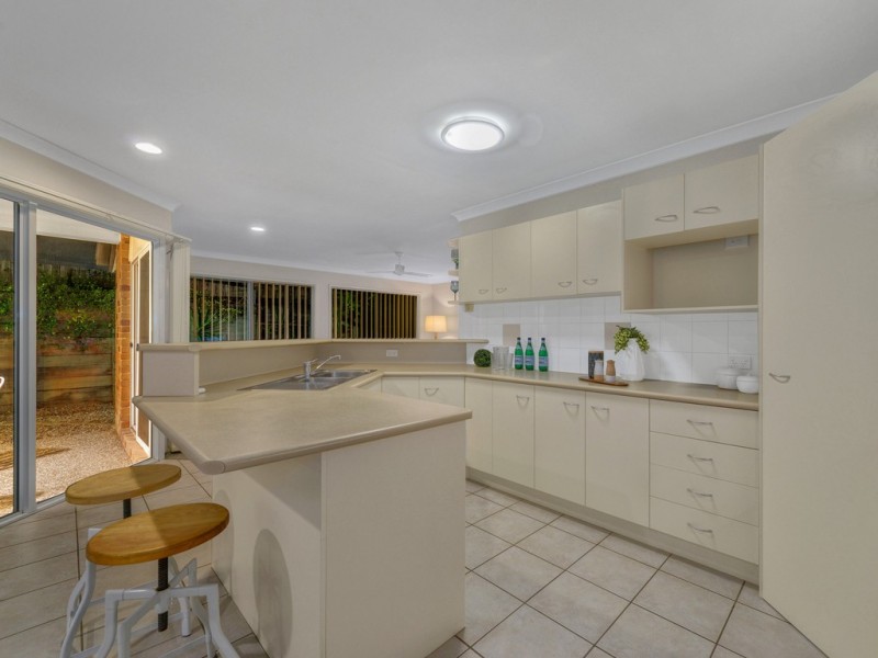 63 Hillenvale Avenue, Arana Hills QLD 4054