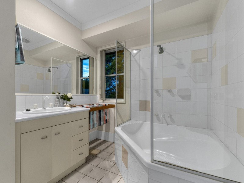 63 Hillenvale Avenue, Arana Hills QLD 4054