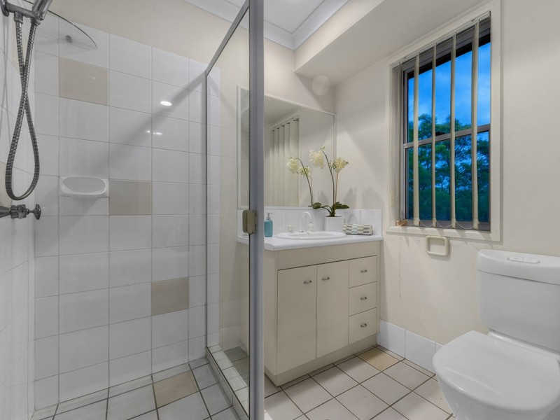 63 Hillenvale Avenue, Arana Hills QLD 4054