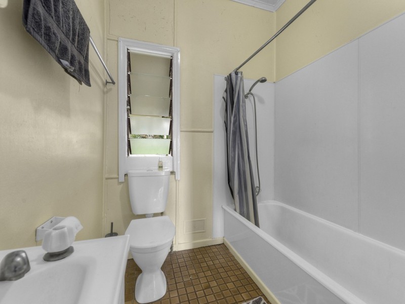 32 Swan Terrace, Windsor QLD 4030