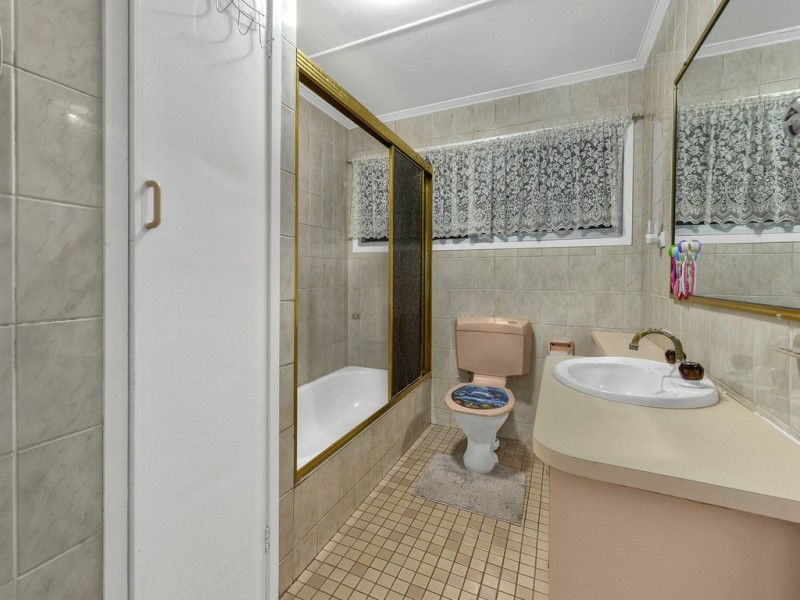 8 Sloane Street, Stafford Heights QLD 4053