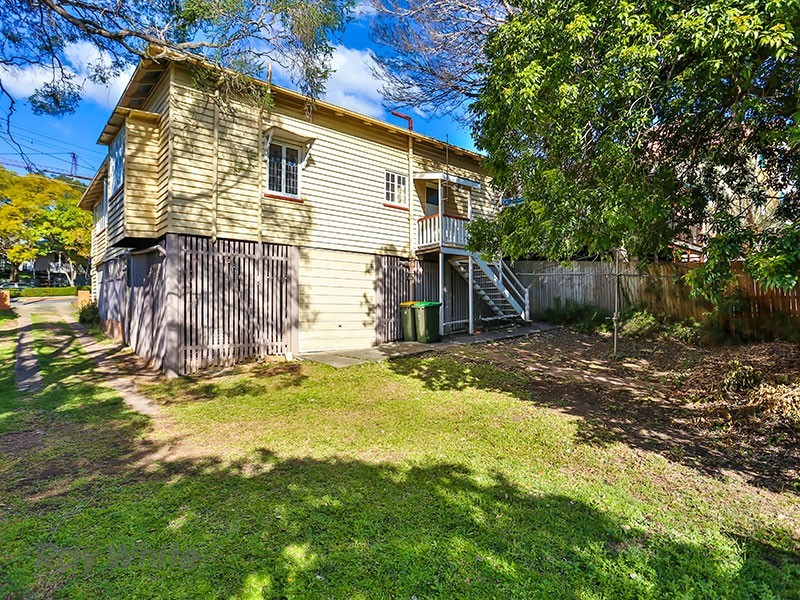 12 Camden Street, Albion QLD 4010