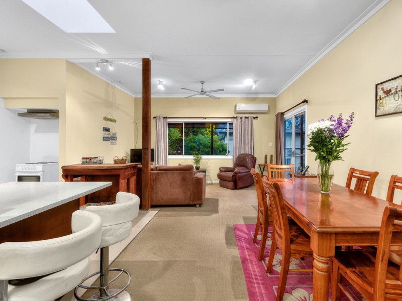 11 Park Road, Yeronga QLD 4104