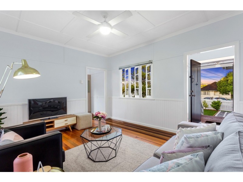 136 Clifford Street, Stafford Heights QLD 4053