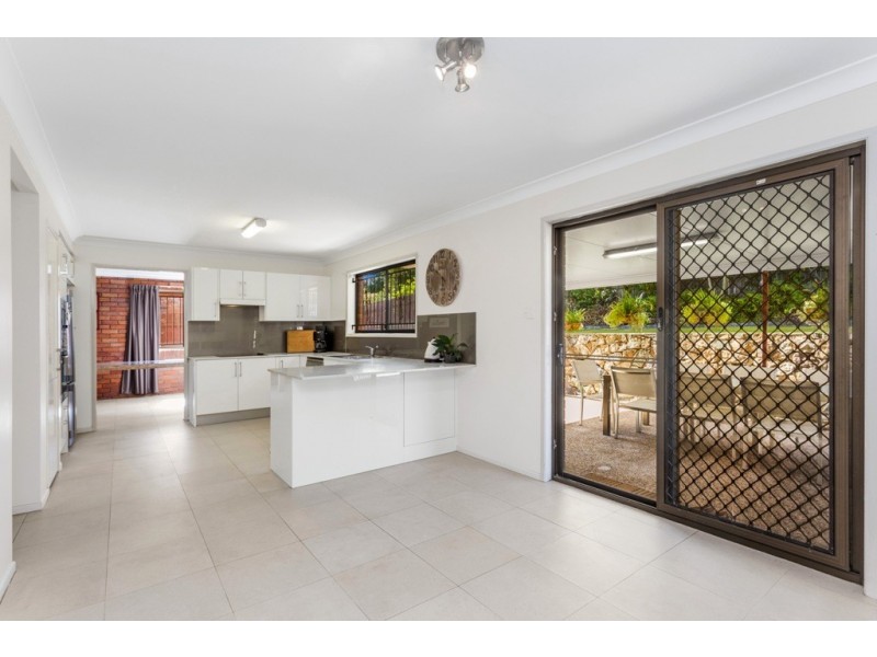 17 Lanchester Street, Stafford Heights QLD 4053