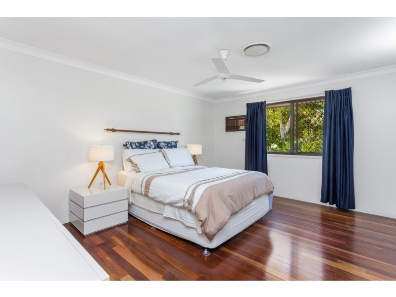 17 Lanchester Street, Stafford Heights QLD 4053