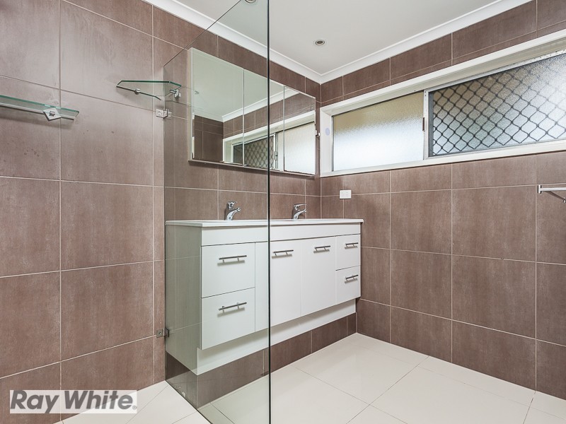 1000 South Pine Road, Everton Hills QLD 4053