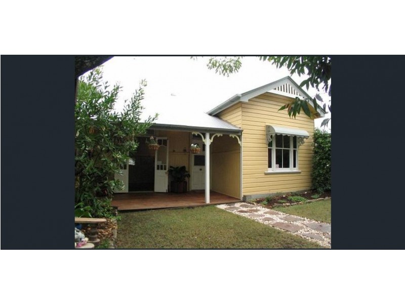 2 Fairleigh Street, Windsor QLD 4030