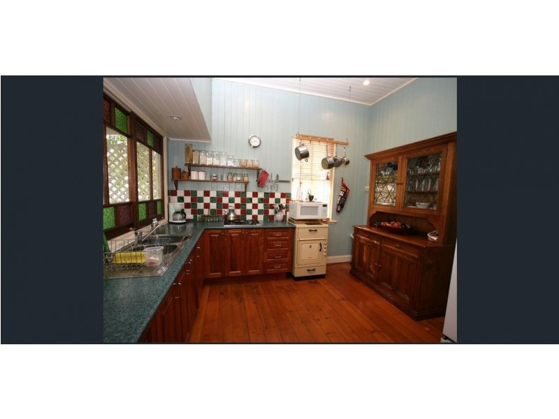 2 Fairleigh Street, Windsor QLD 4030