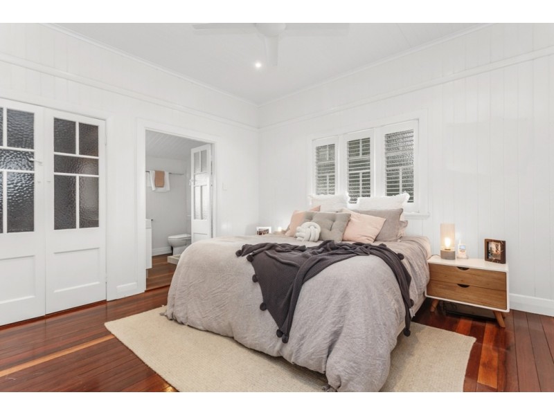 77 Eighth Avenue, Wilston QLD 4051