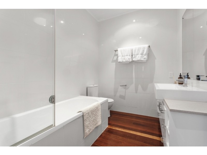 77 Eighth Avenue, Wilston QLD 4051