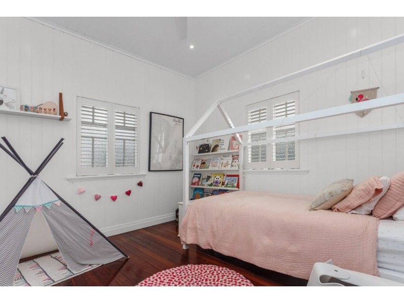 77 Eighth Avenue, Wilston QLD 4051