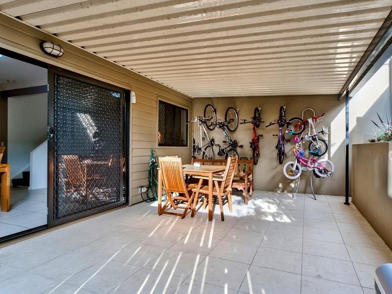 1/15 Curwen Terrace, Chermside QLD 4032