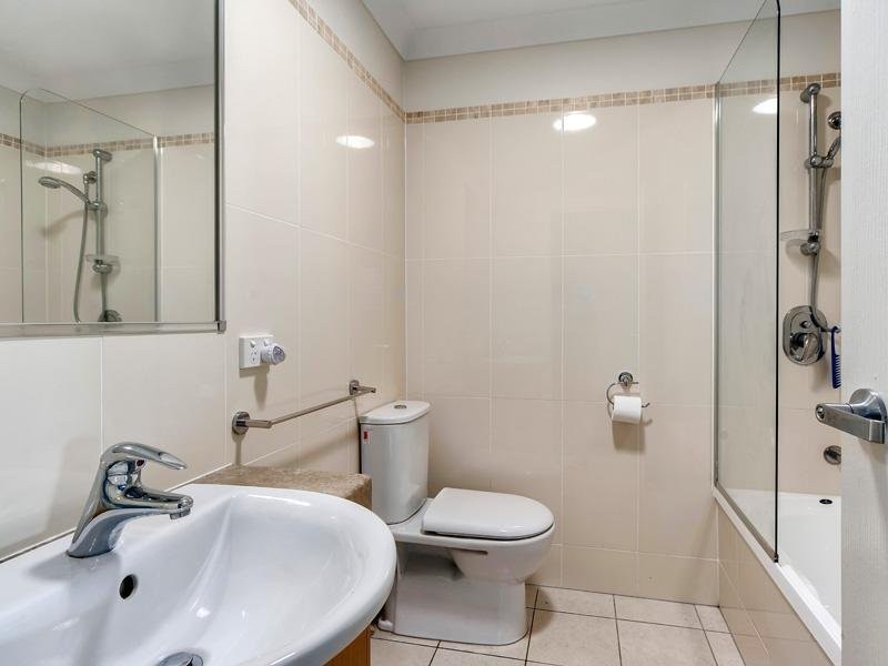 1/15 Curwen Terrace, Chermside QLD 4032