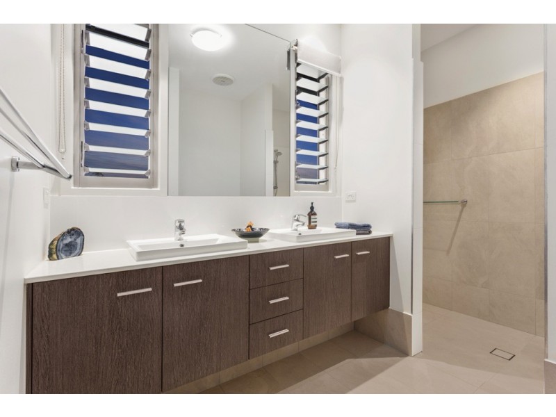 27 Deramore Street, Wavell Heights QLD 4012