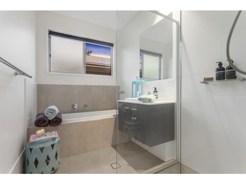 27 Deramore Street, Wavell Heights QLD 4012