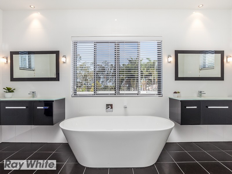 12 Dress Circle Court, Bridgeman Downs QLD 4035