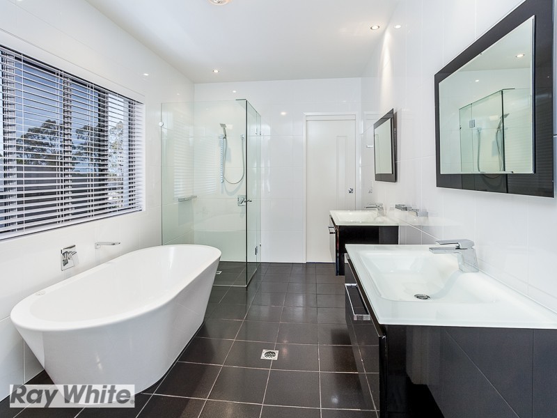 12 Dress Circle Court, Bridgeman Downs QLD 4035