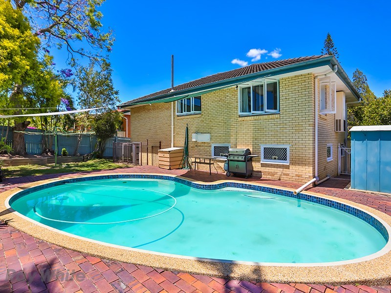 17 Fontaine Street, Stafford Heights QLD 4053